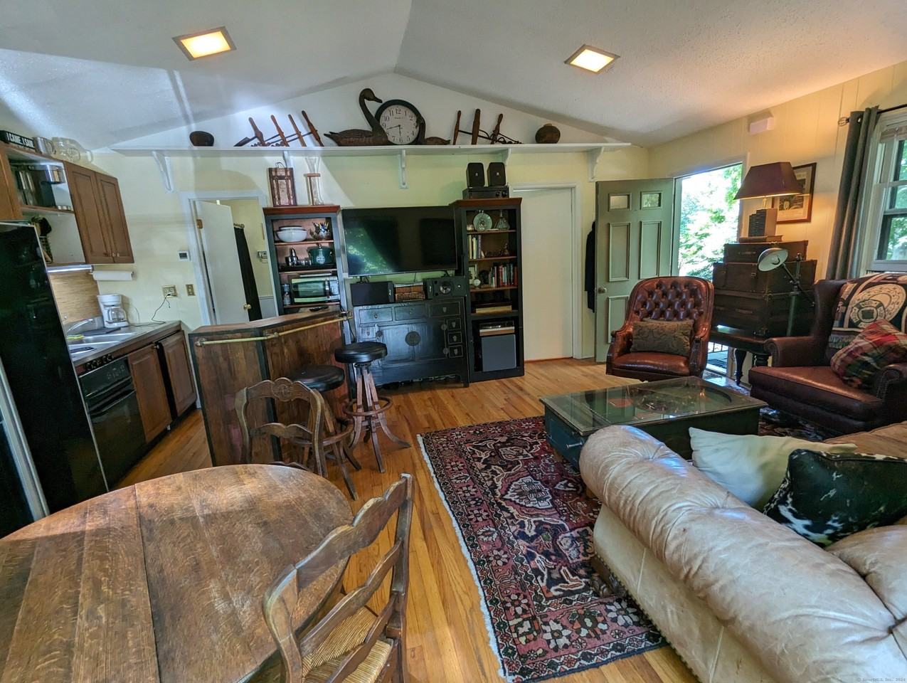 3 3 Wild Rose Lane unit: Cottage - Photo 3 of 16