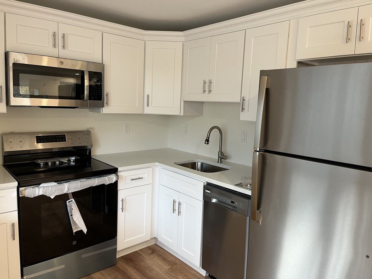 143 Columbus Pl Apt 9 #9 - Photo 3 of 16