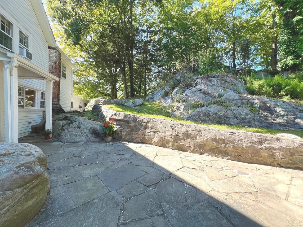 301 Haviland Rd - Photo 3 of 34