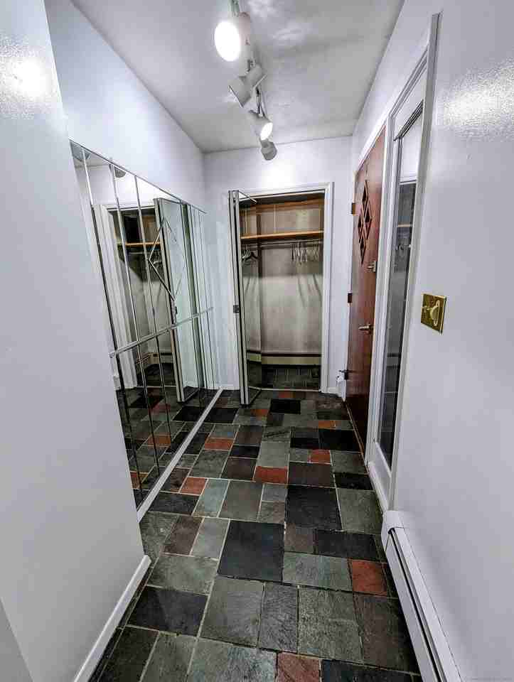 14 Stuart Dr - Photo 5 of 21