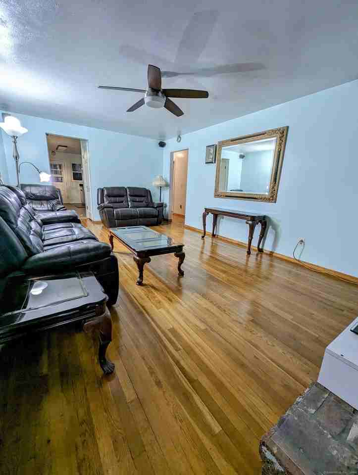 14 Stuart Dr - Photo 6 of 21