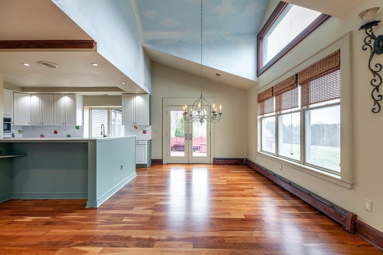 411 Beach St - Photo 5 of 37