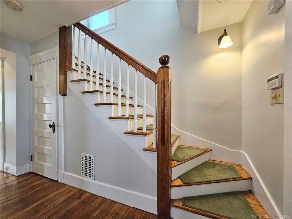 34 Woodland St - Photo 7 of 35