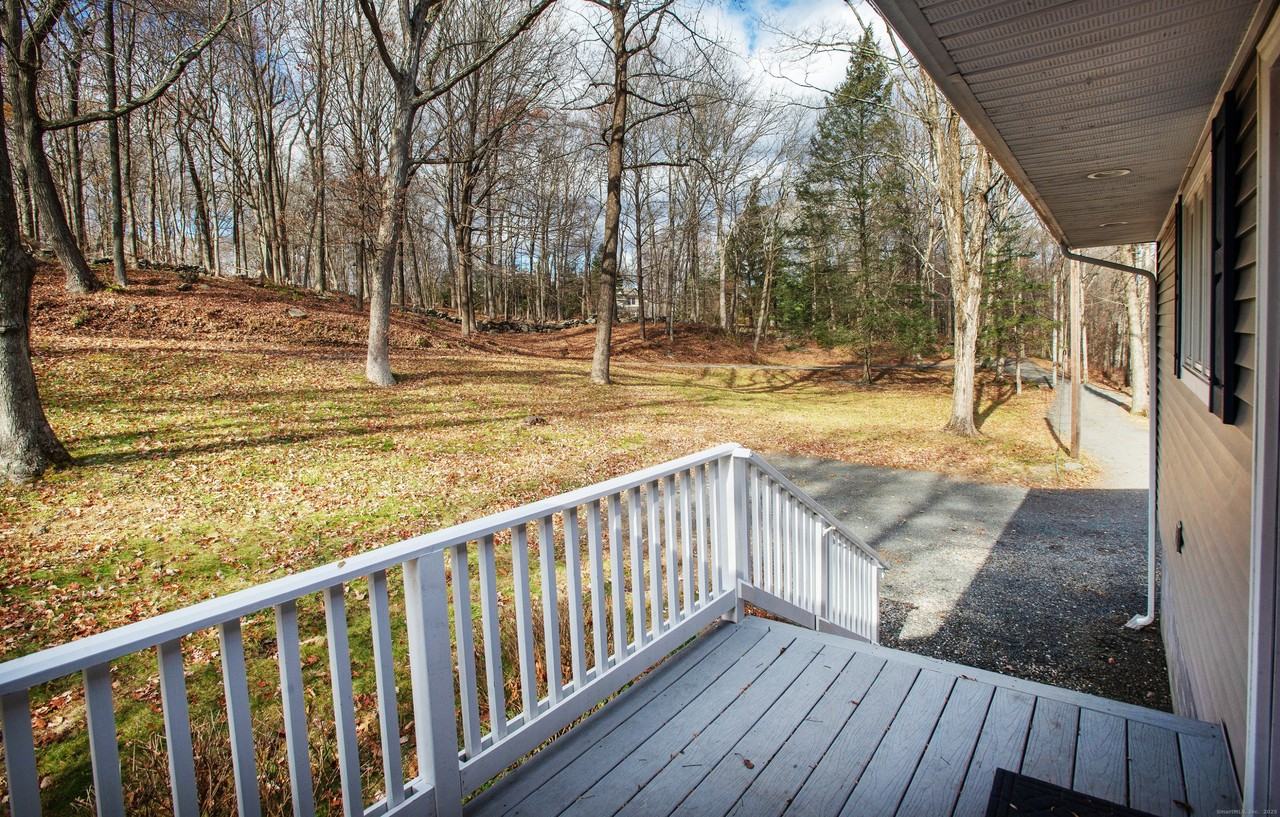 180 Peaceable Ridge Rd - Photo 3 of 28