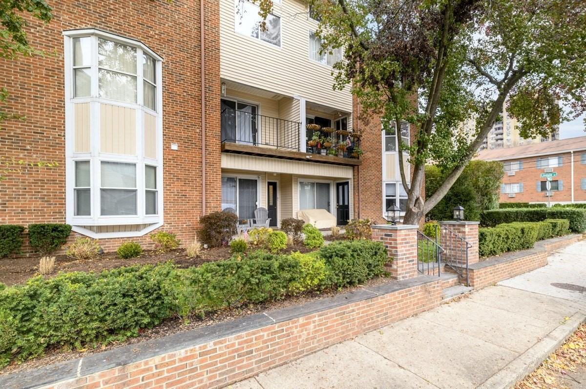 170 Forest St Apt 12 #12 - Photo 4 of 23