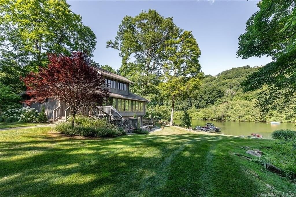 8 Cedar Point Dr - Photo 3 of 30