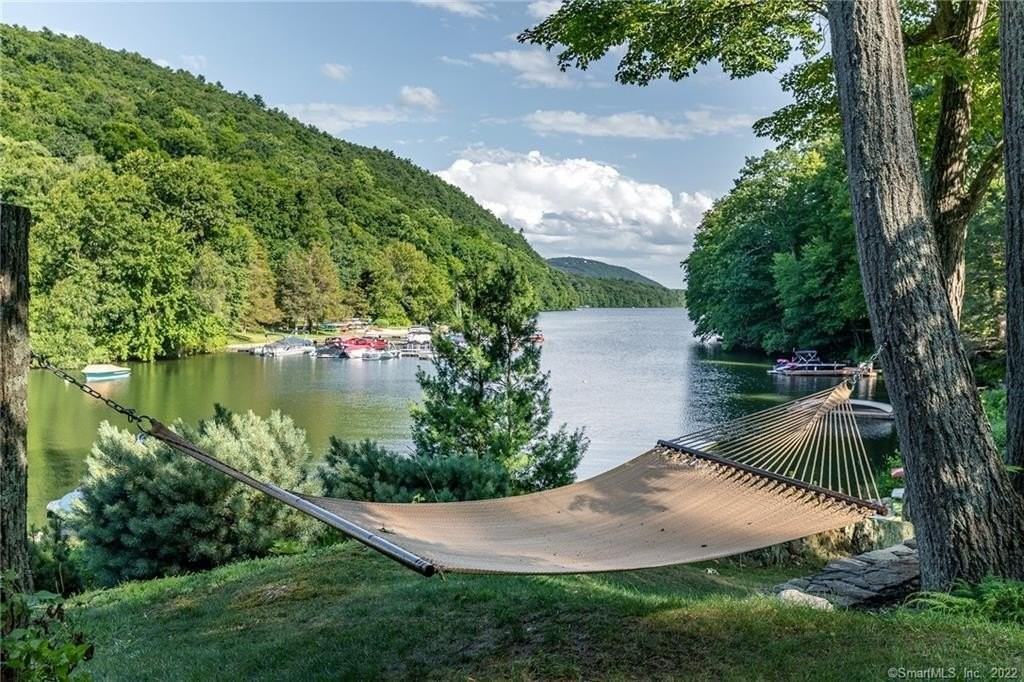 8 Cedar Point Dr - Photo 4 of 30