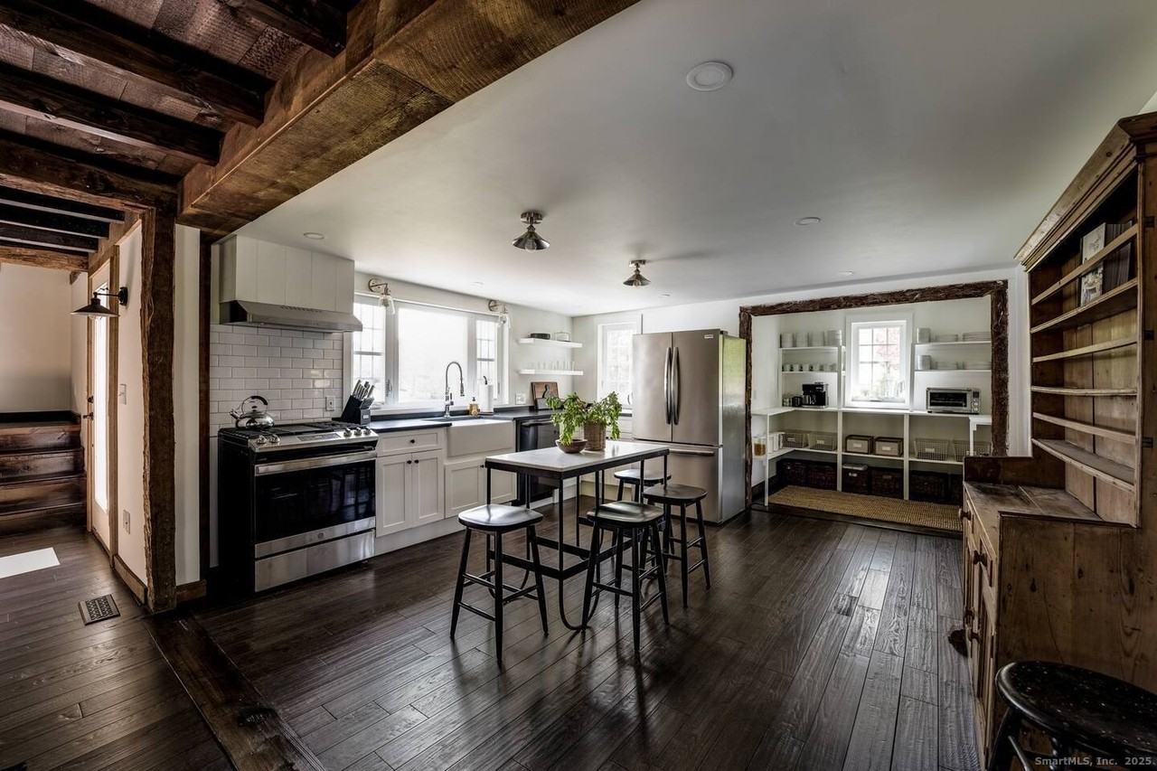 740 Little City Rd - Photo 2 of 21