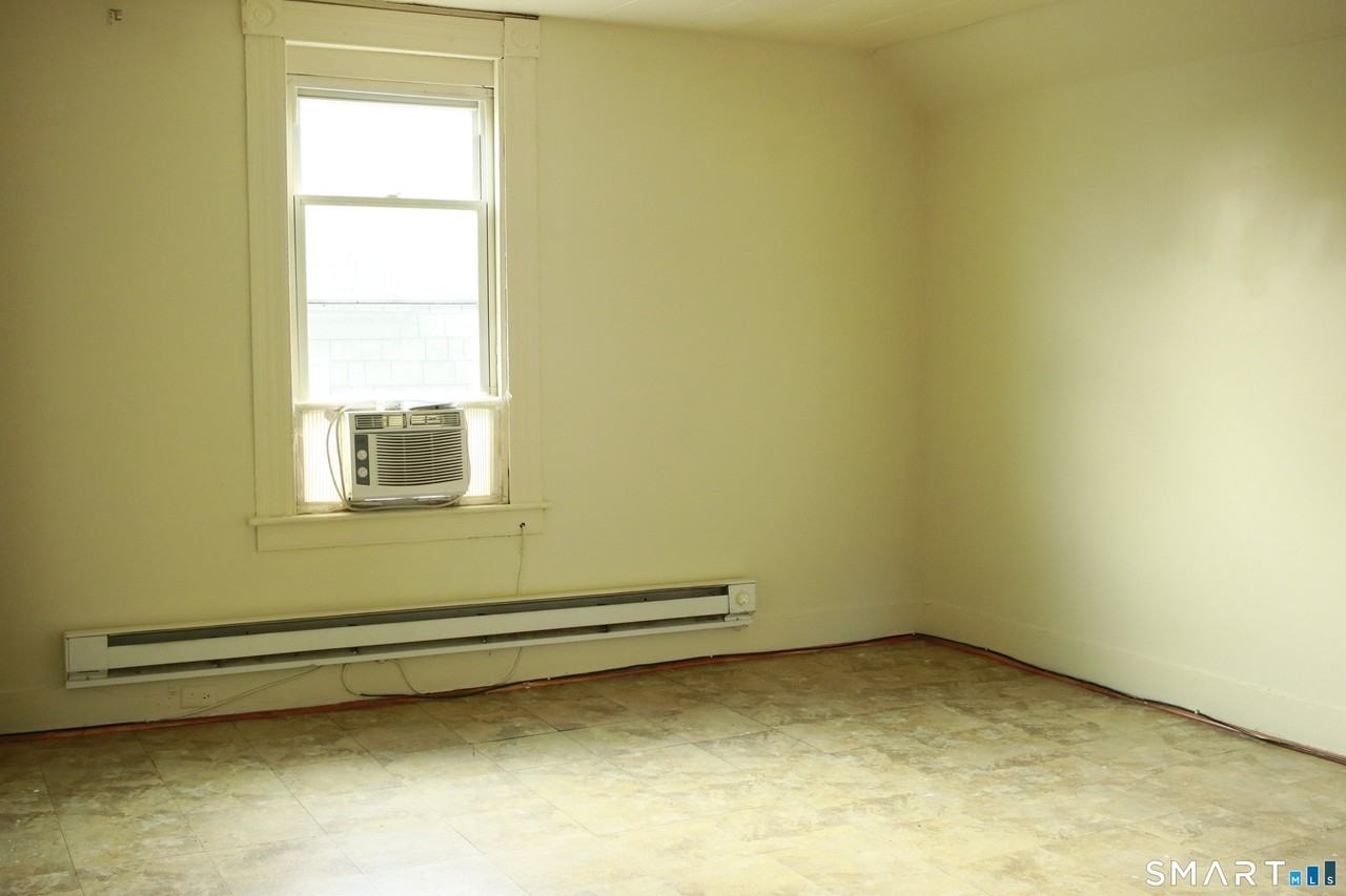 175 Chestnut Ave - Photo 4 of 15