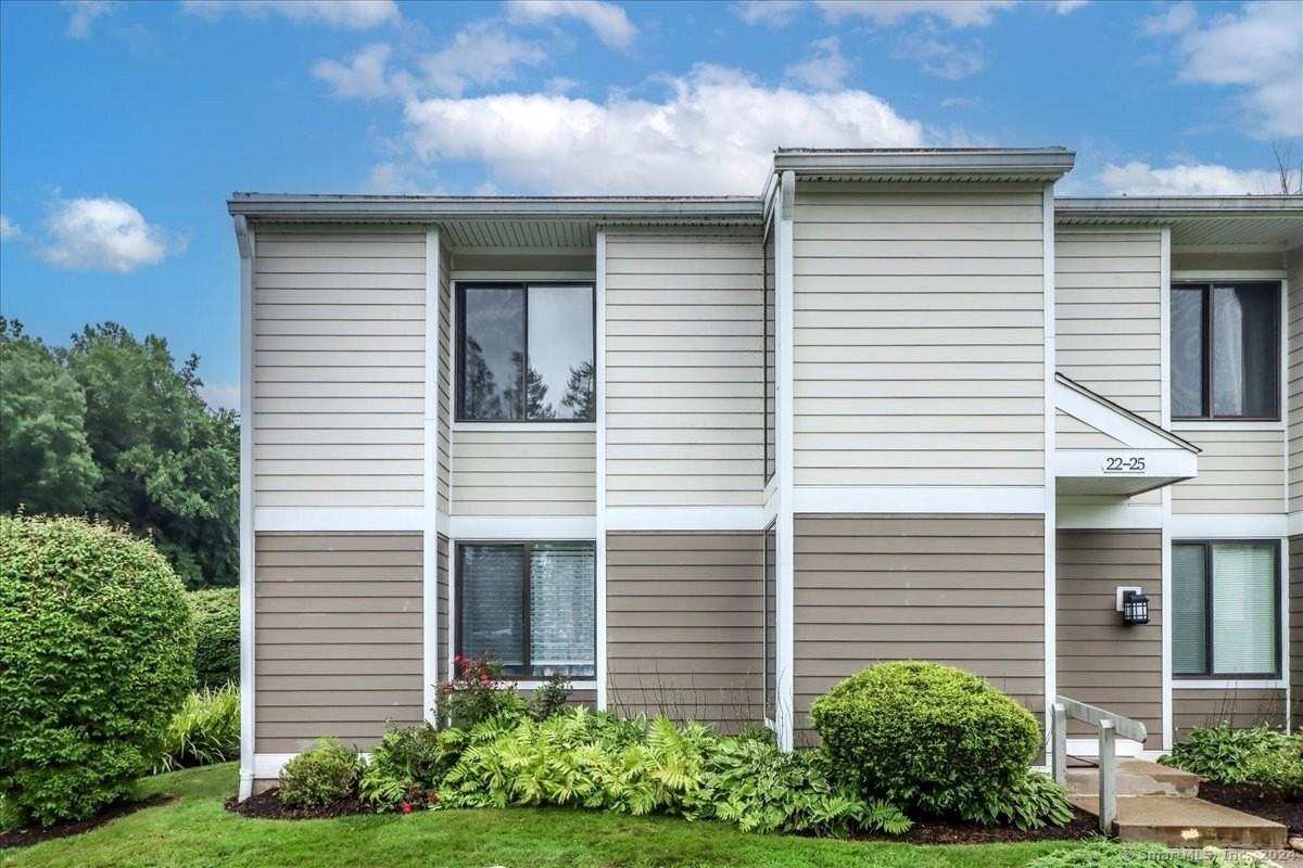 22 Olcott Way Unit 22 #22 - Photo 2 of 20