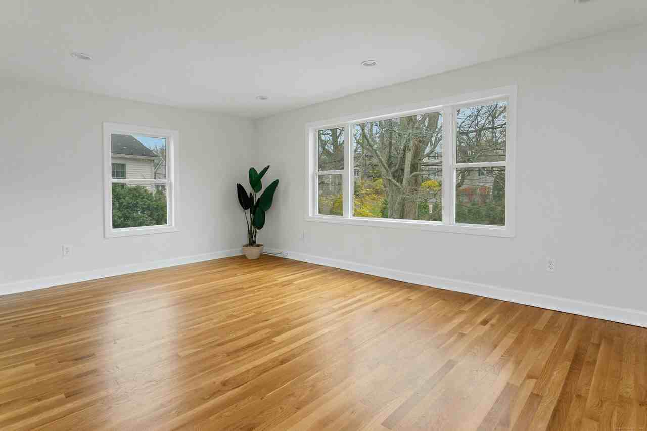 119 Forest St - Photo 4 of 21