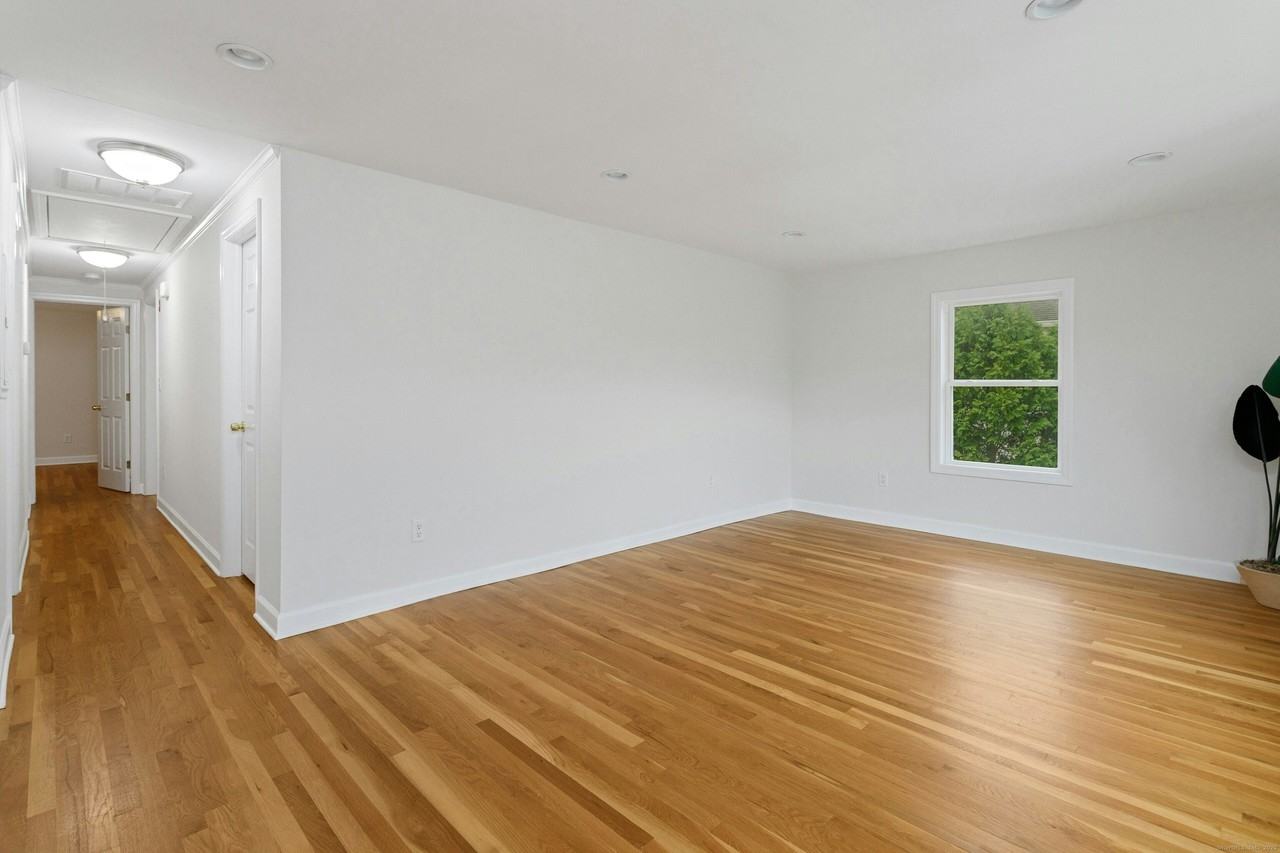 119 Forest St - Photo 5 of 21