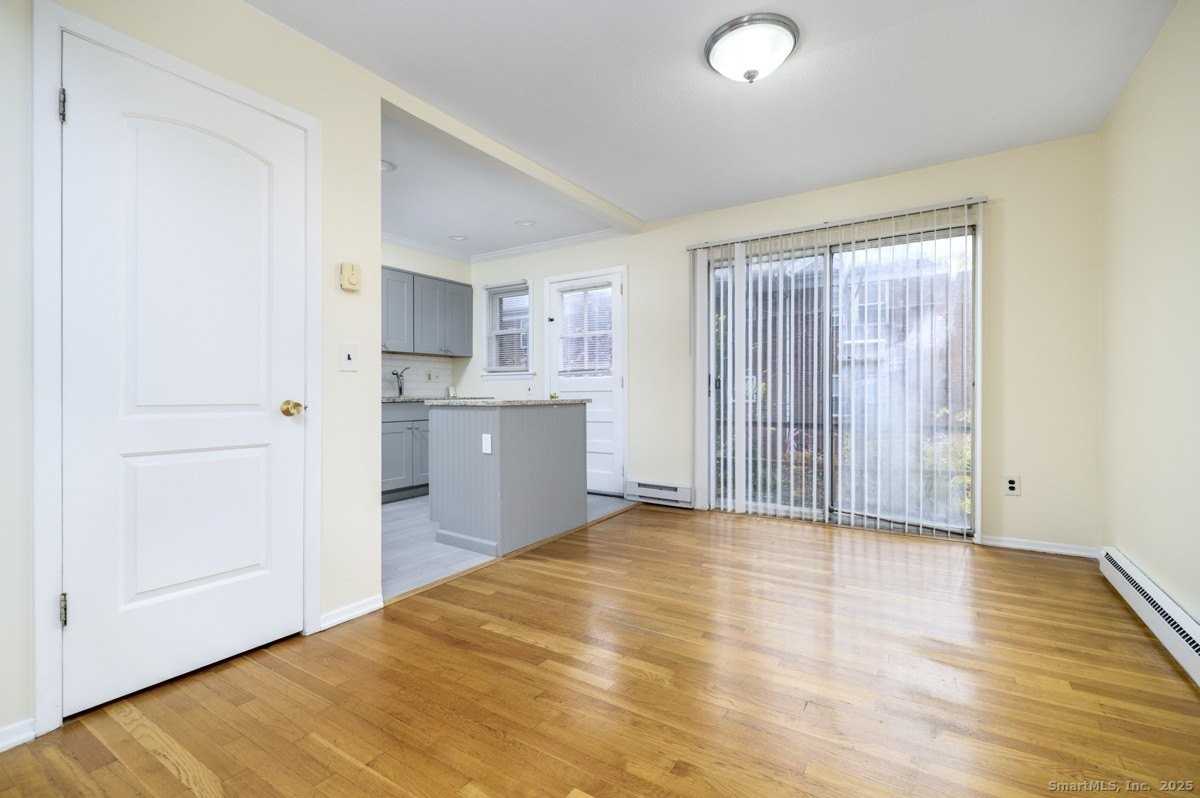 922 Shippan Ave Apt 1 #1 - Photo 5 of 17