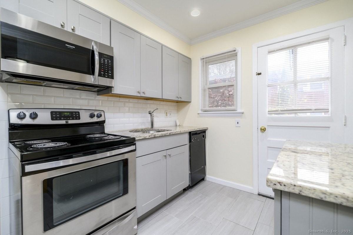 922 Shippan Ave Apt 1 #1 - Photo 7 of 17