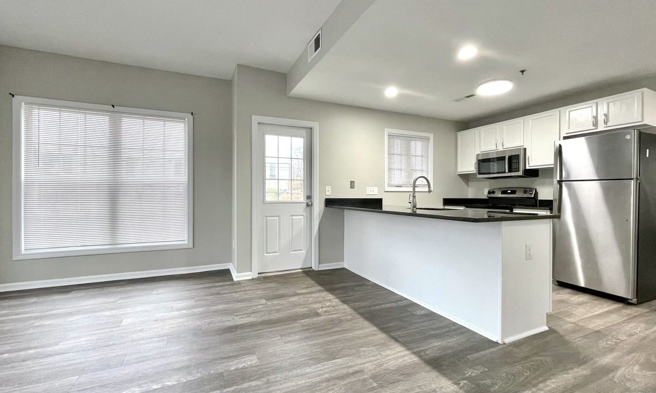 120 Washington St - Photo 3 of 17