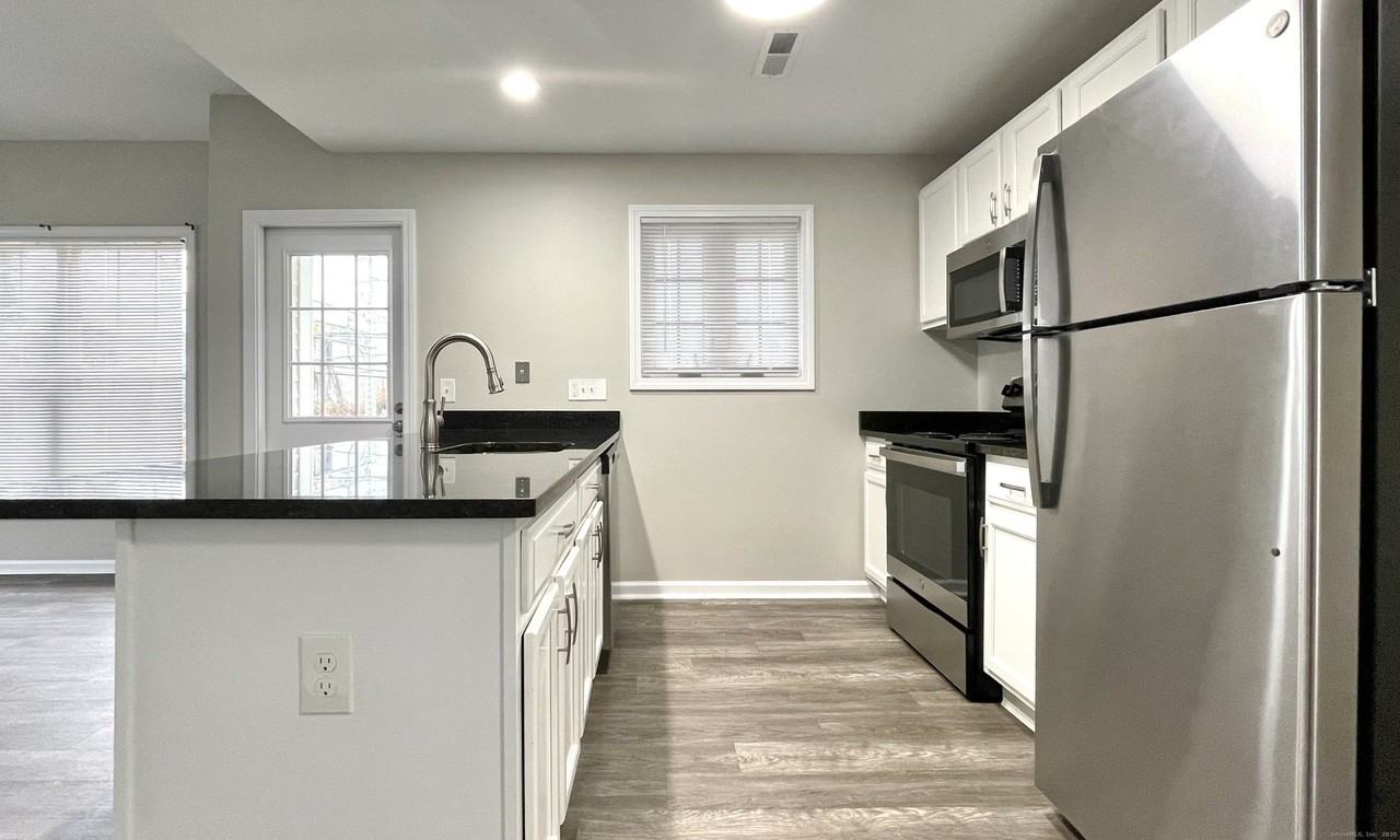 120 Washington St - Photo 6 of 17