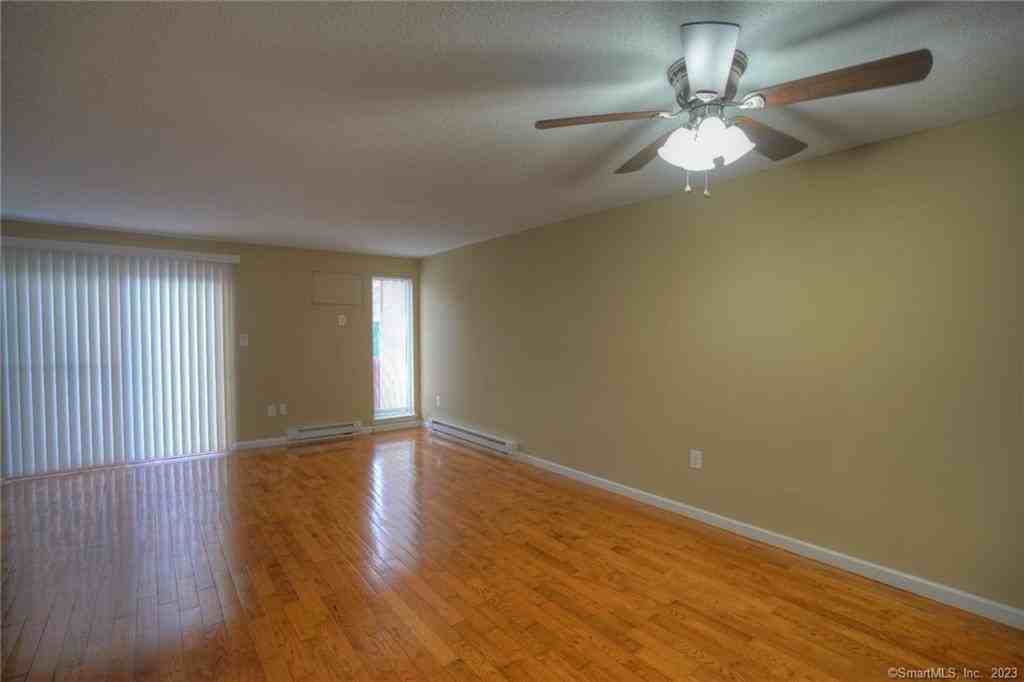 528 Shennecossett Rd Unit 14 #14 - Photo 4 of 18