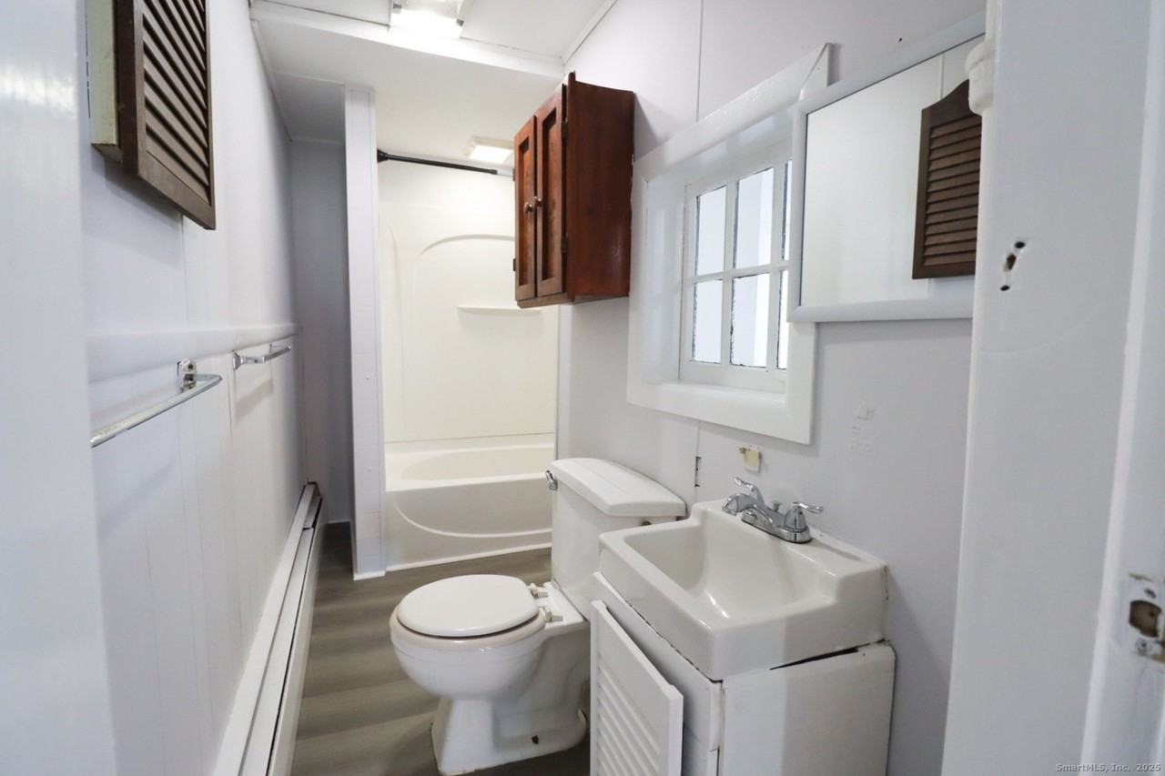 48 Golden St - Photo 3 of 10