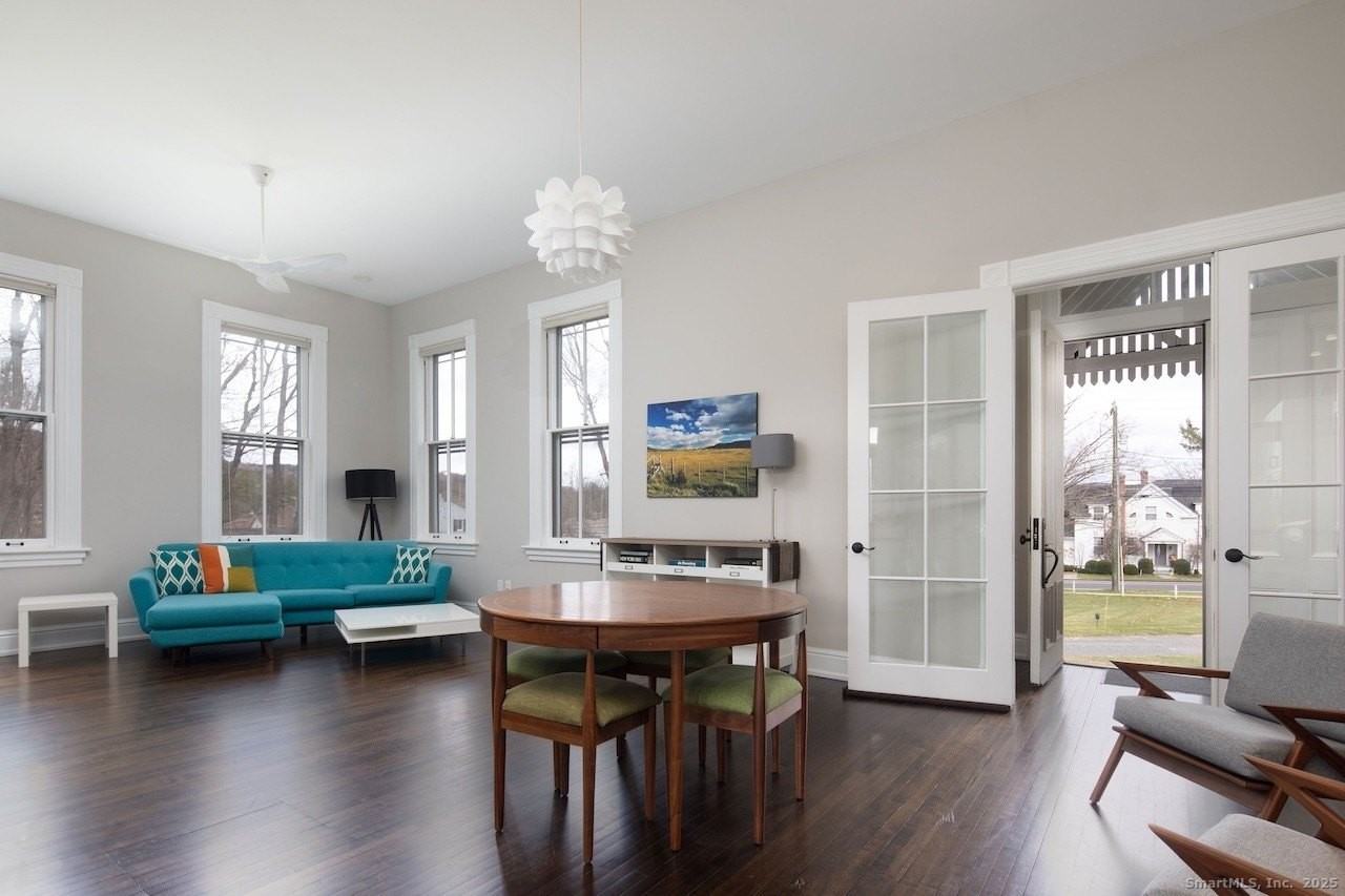 33 Sharon Rd - Photo 2 of 13