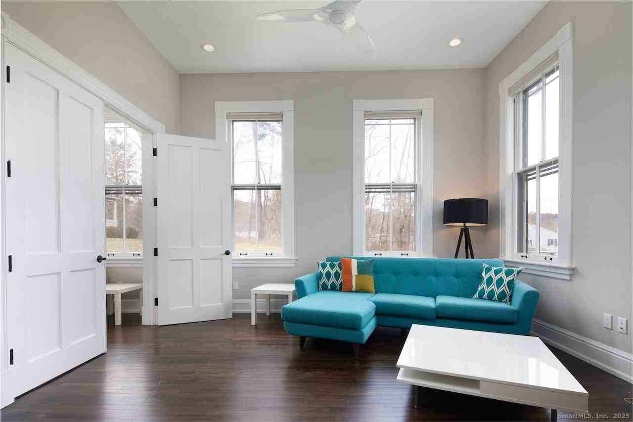 33 Sharon Rd - Photo 3 of 13