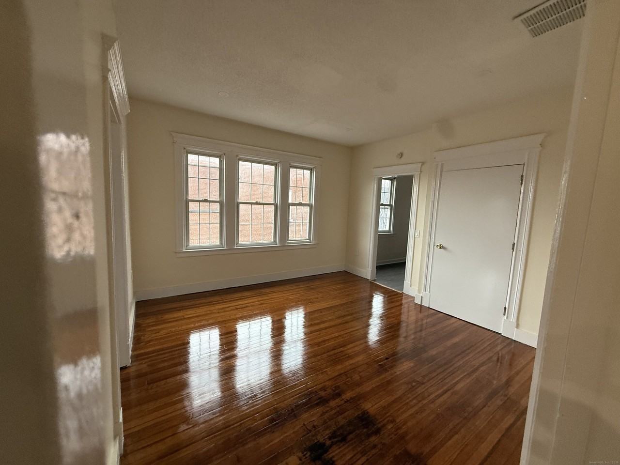 204 Homestead Ave Unit 3 #3 - Photo 4 of 7