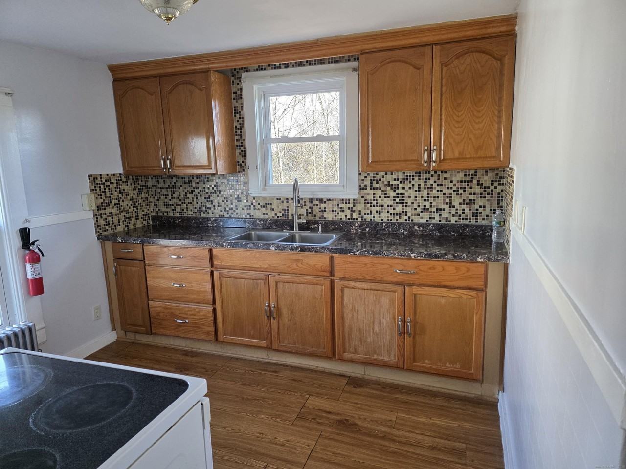 147 Pearl St 2nd Fl #2ndFL - Photo 5 of 16