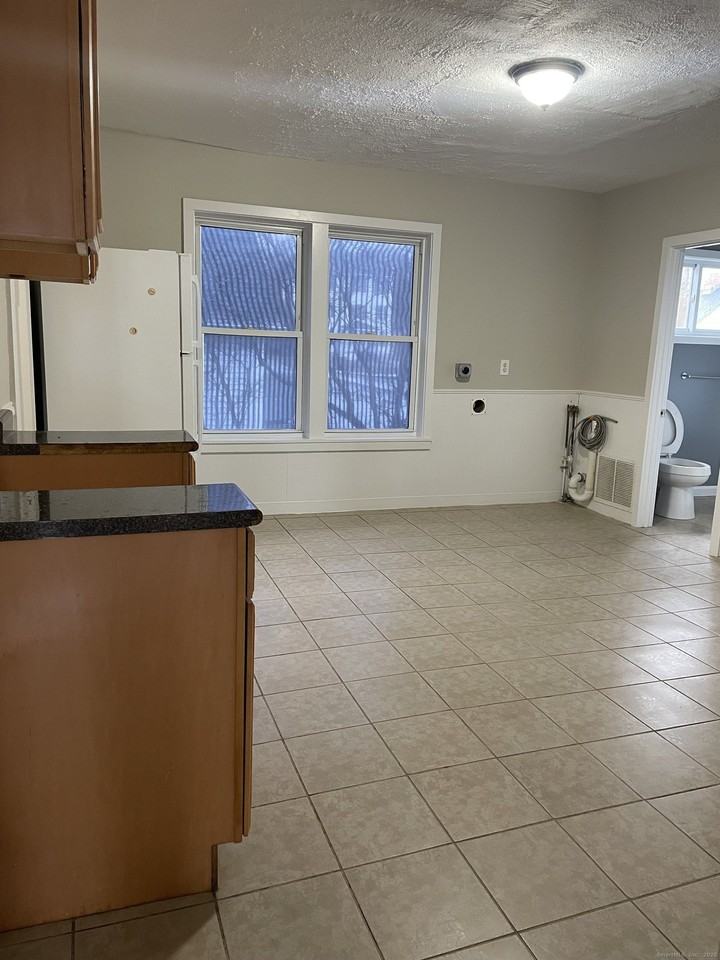 132 Gridley St - Photo 4 of 8