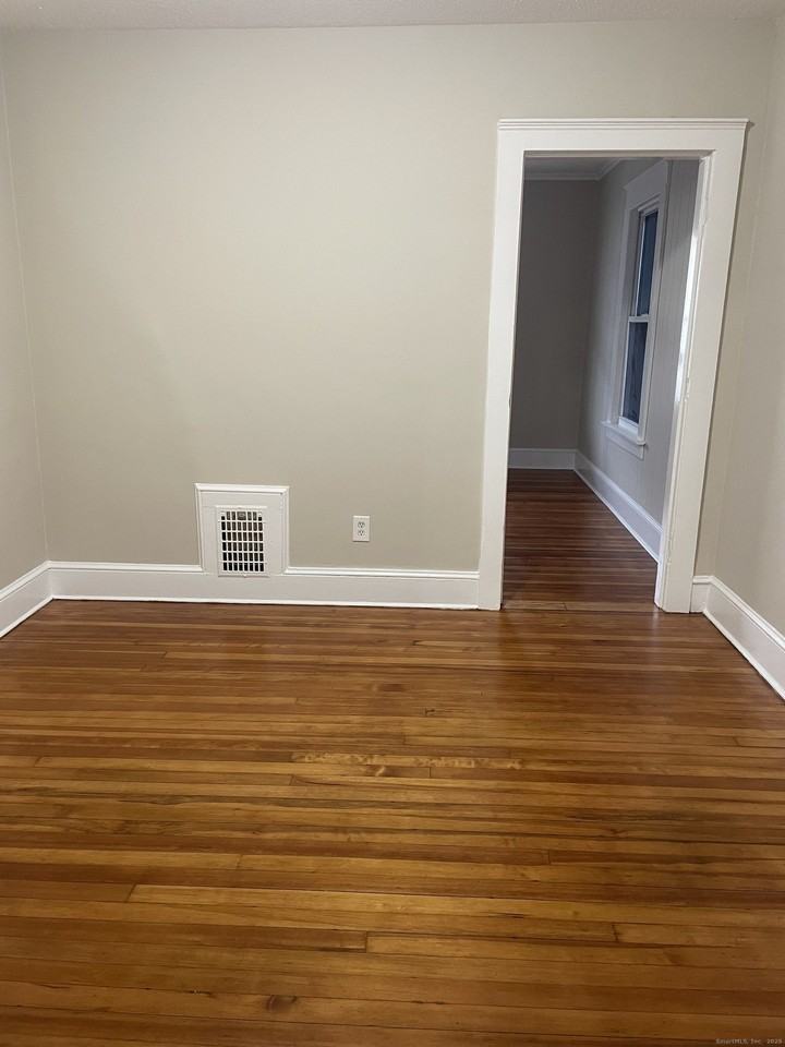 132 Gridley St - Photo 6 of 8