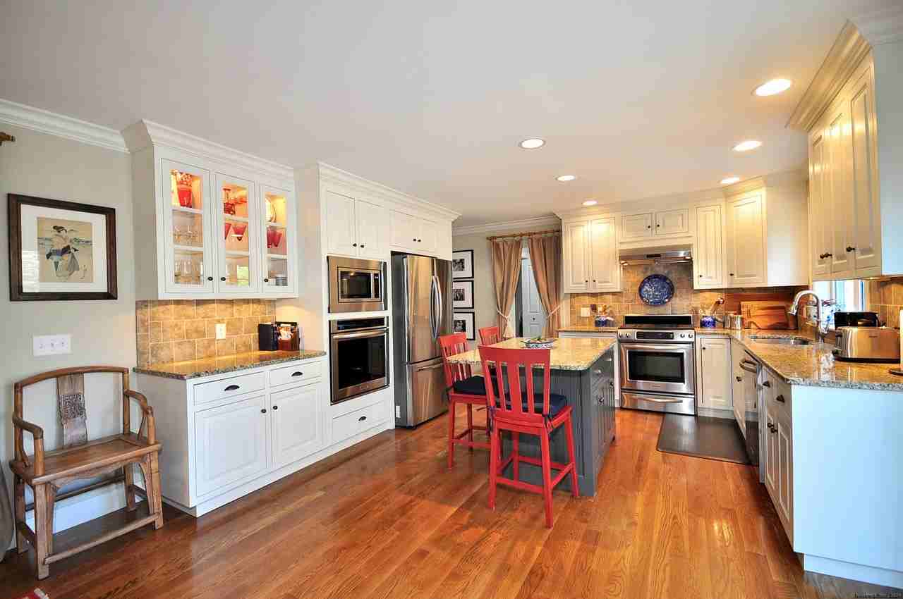 5 Belshyre Ct - Photo 2 of 33