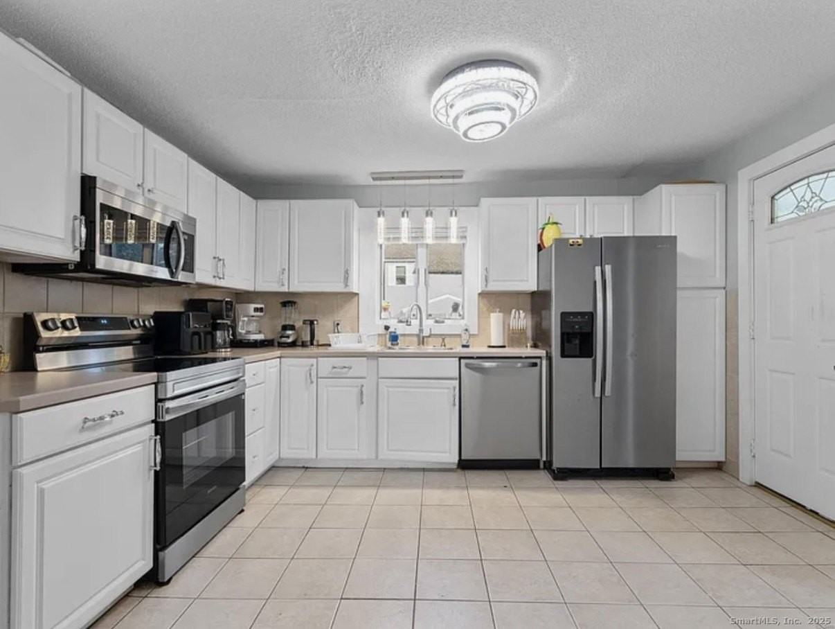 24 Botsford Ave - Photo 4 of 11