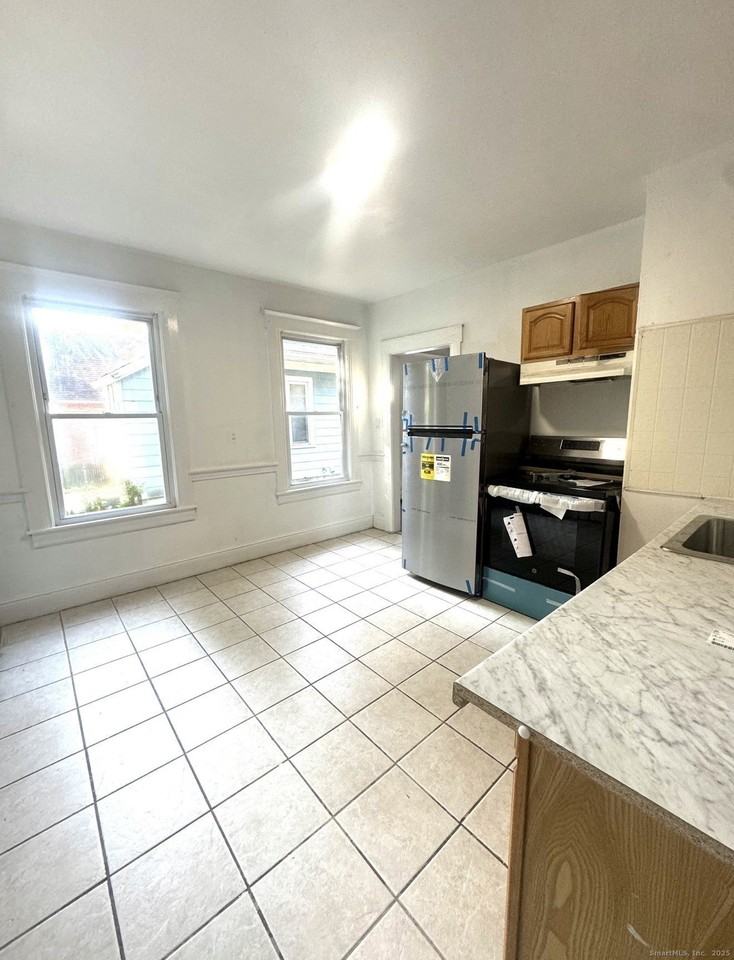 219 Connecticut Ave - Photo 3 of 6