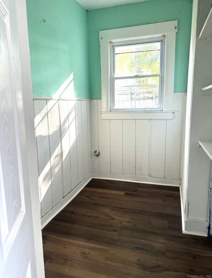 219 Connecticut Ave - Photo 4 of 6