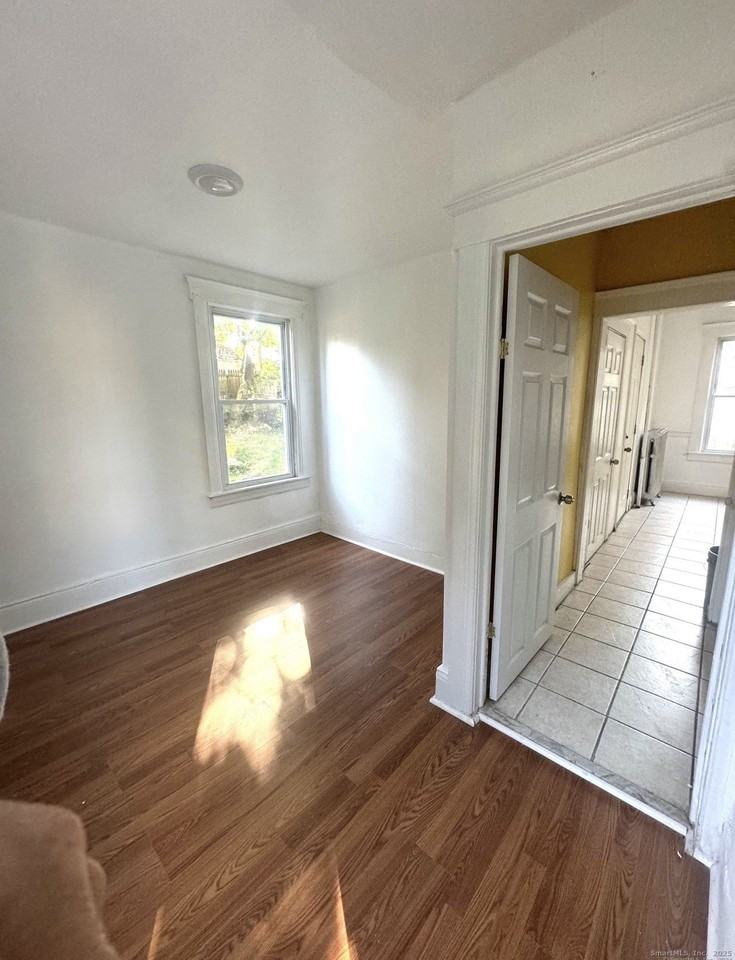 219 Connecticut Ave - Photo 5 of 6