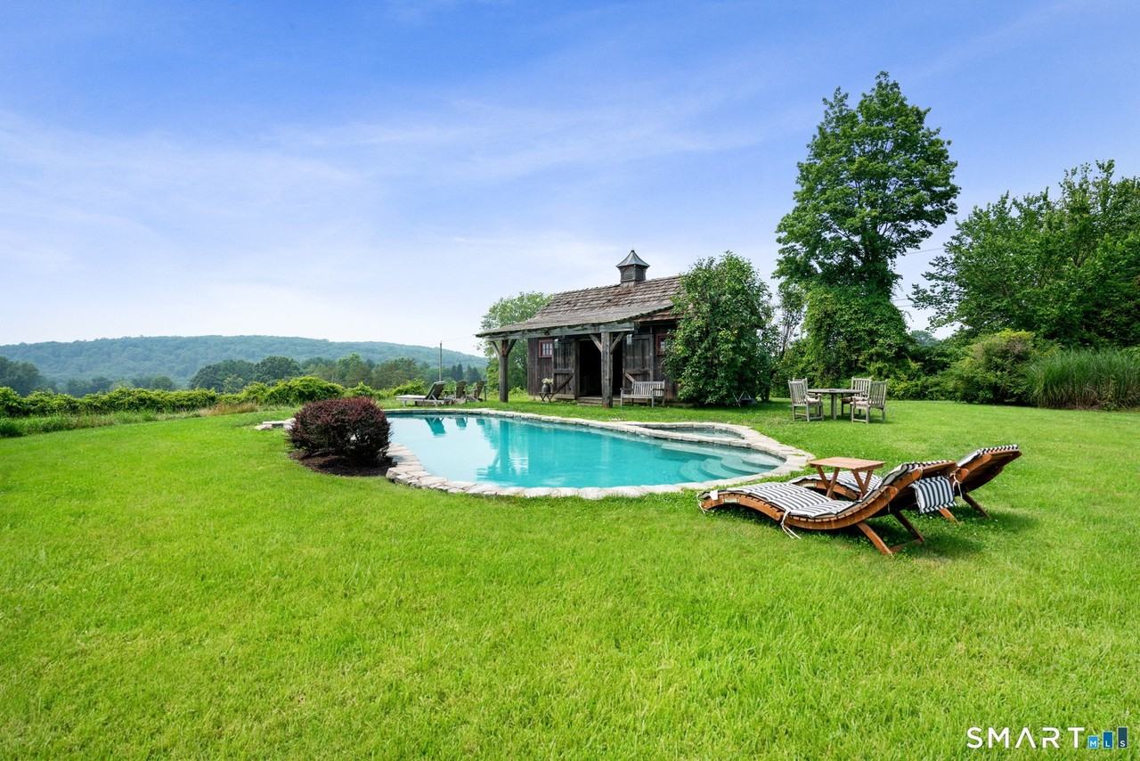 35 Northrop St - Photo 3 of 24