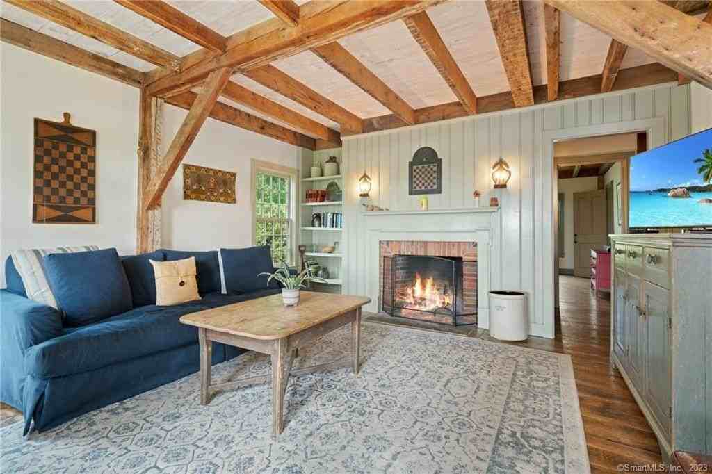 35 Northrop St - Photo 7 of 24