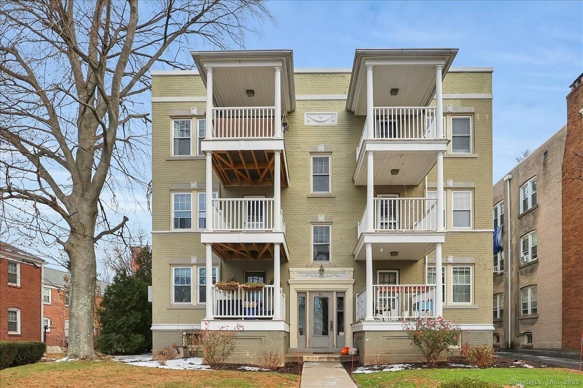 40 Robin Rd Apt 203 #203 - Photo 2 of 22