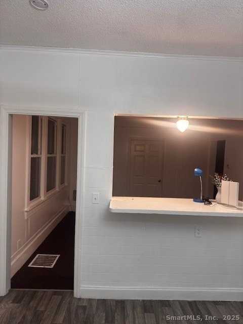 42 Bassett St - Photo 7 of 9