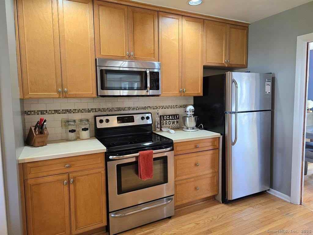 856 Shagbark Dr - Photo 4 of 36