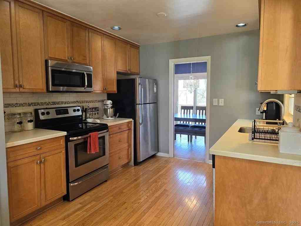 856 Shagbark Dr - Photo 5 of 36