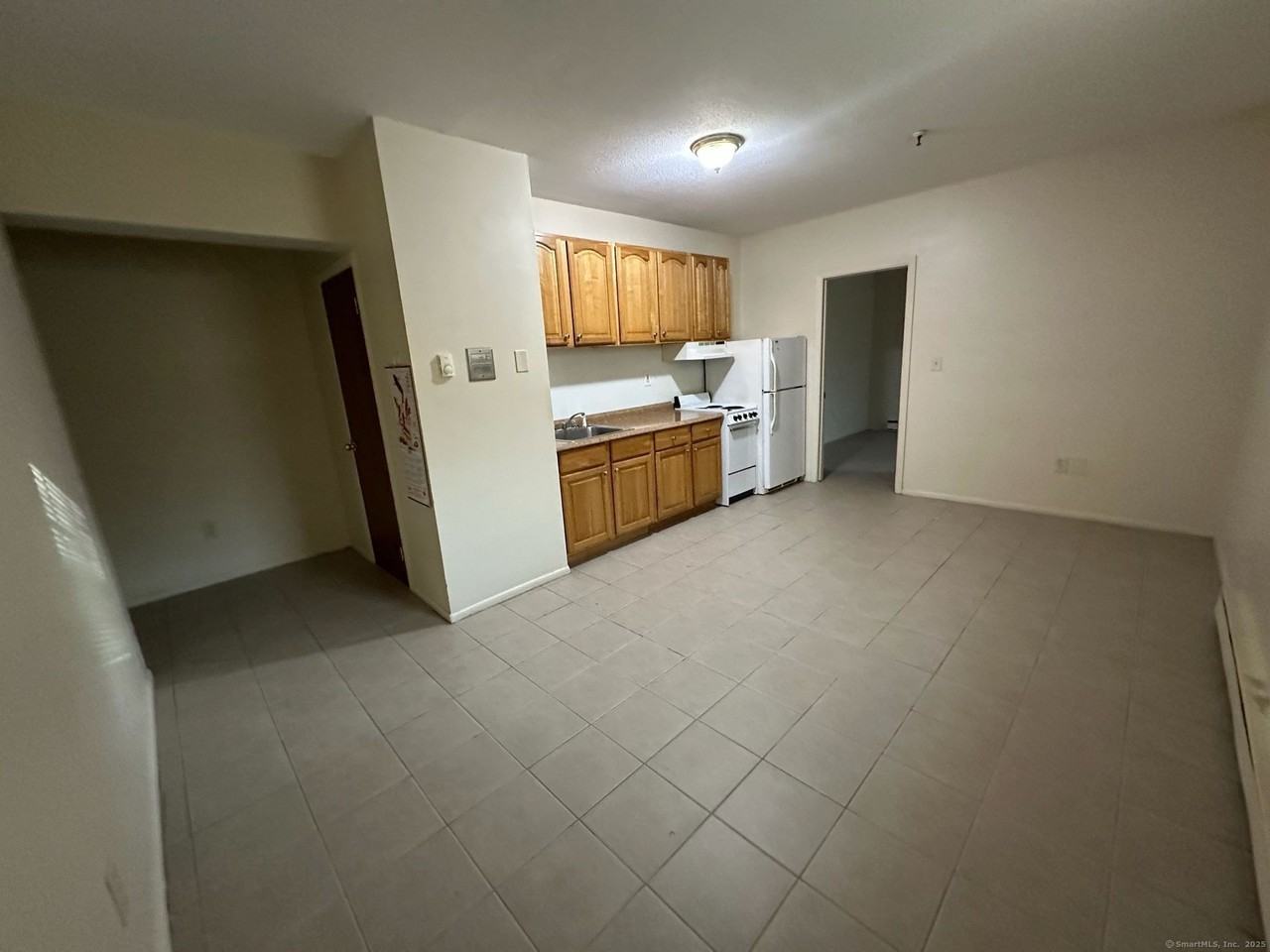 1660 E Main St Apt 1b #1B - Photo 3 of 26