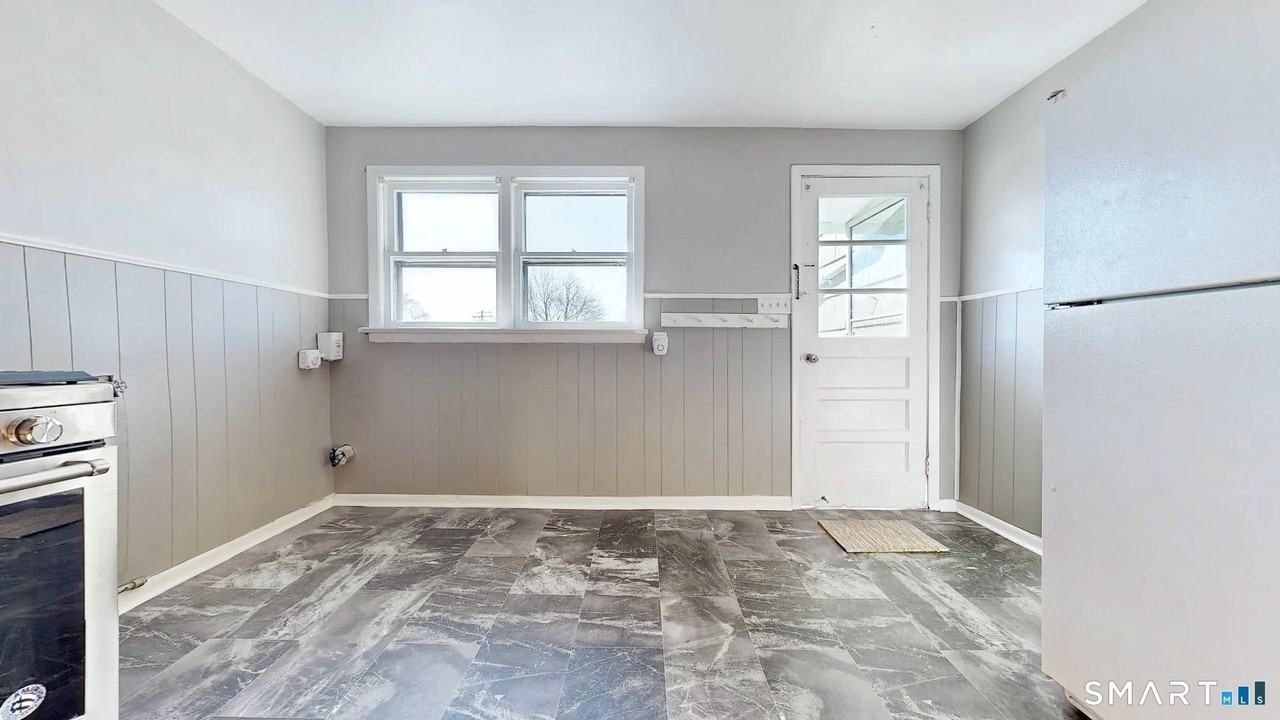 150 Adams St - Photo 3 of 13