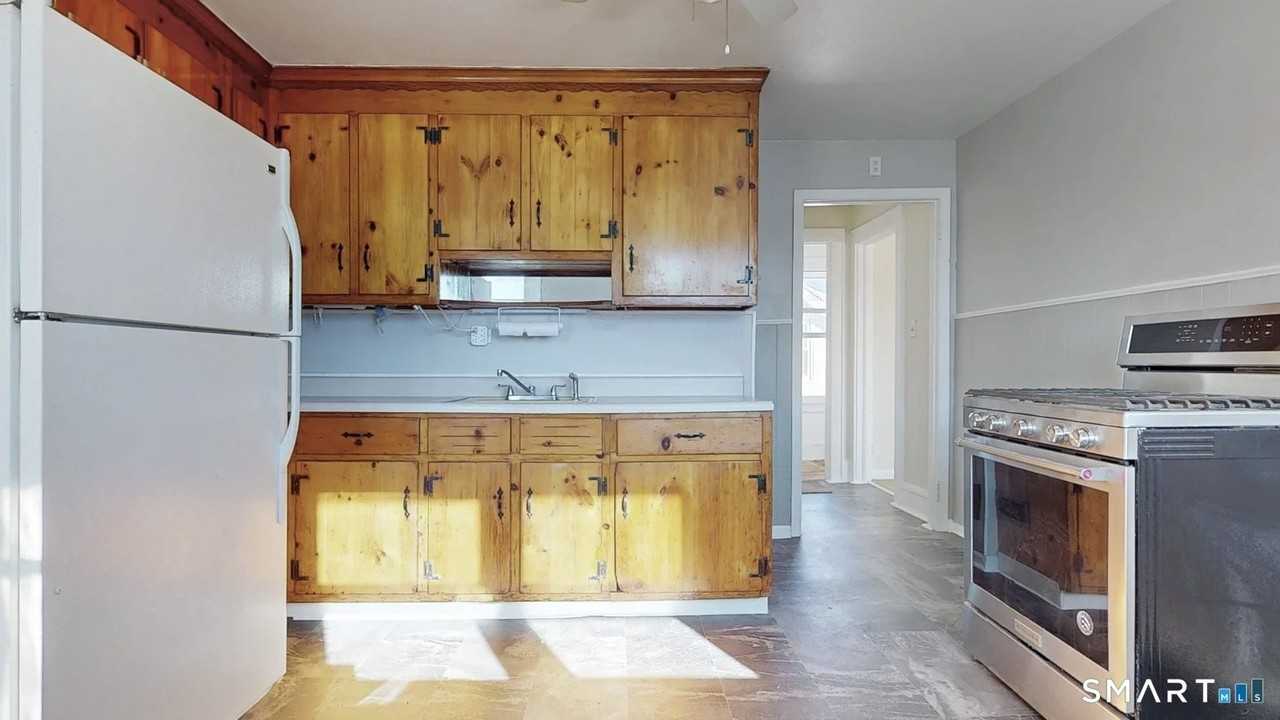 150 Adams St - Photo 4 of 13