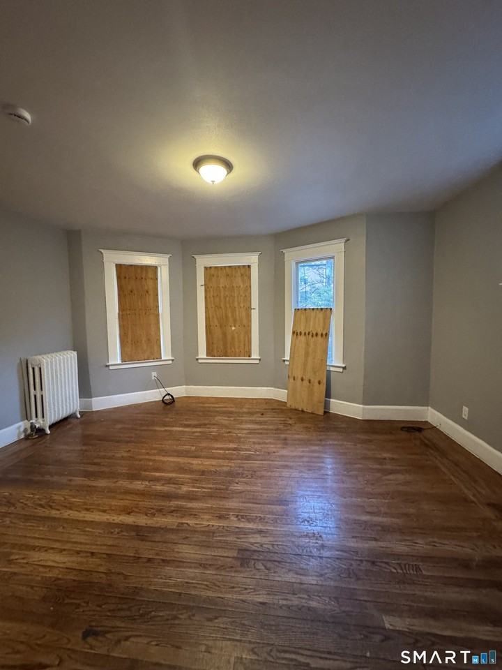 916 Winchester Ave Unit 1 #1 - Photo 3 of 10