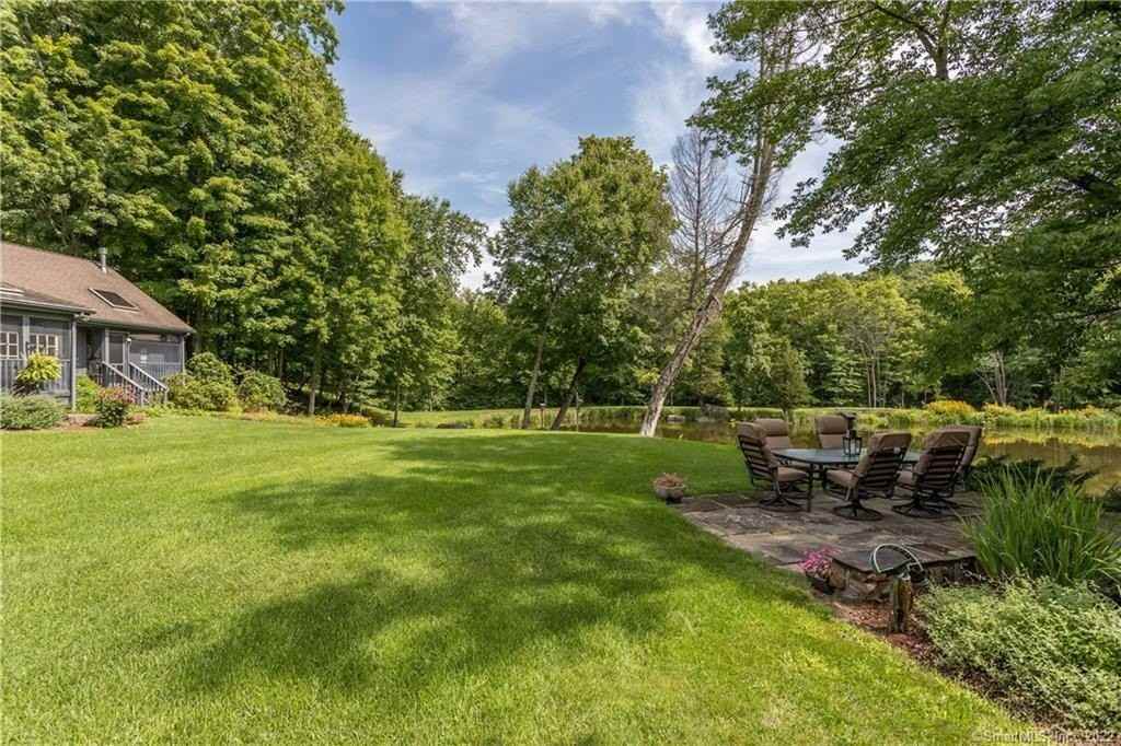 21 Jericho Rd N - Photo 6 of 40