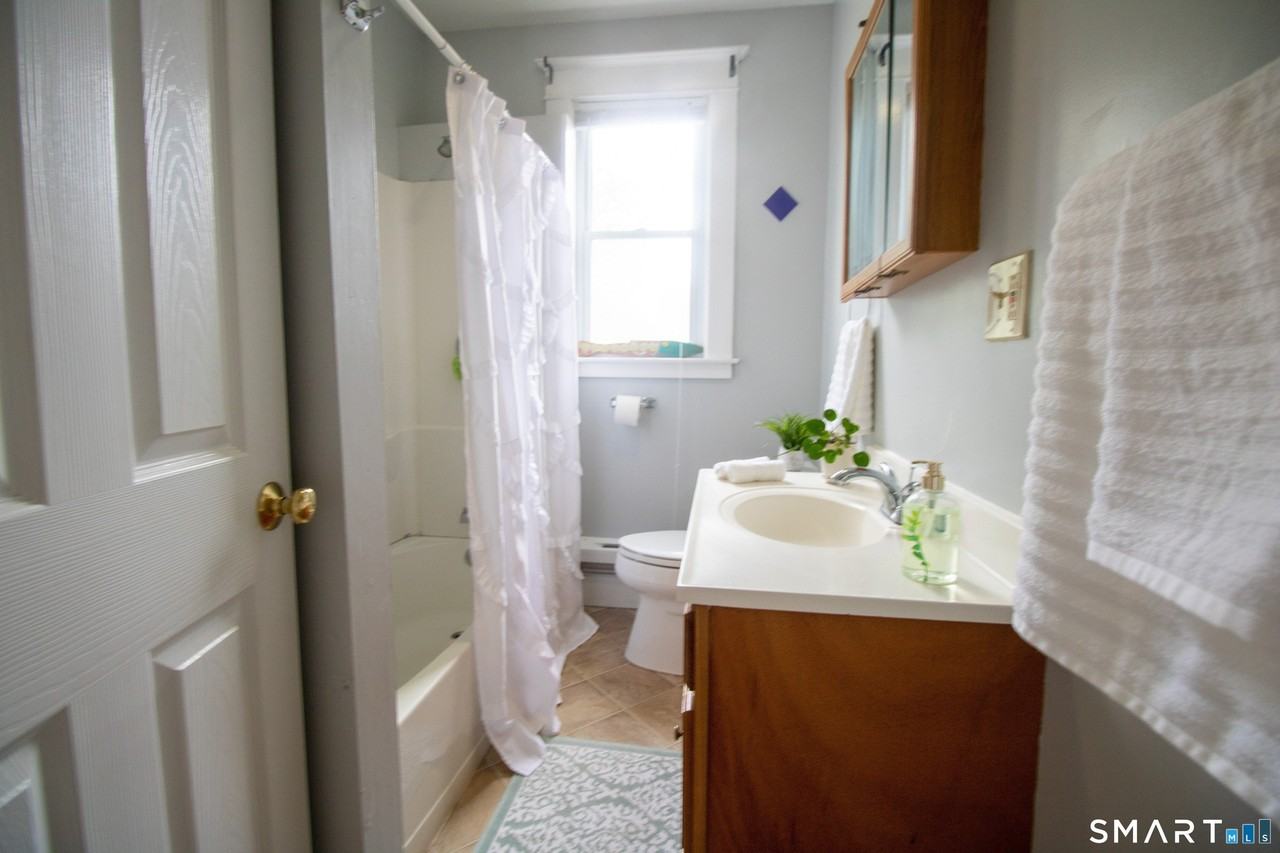 88 Riverview Ave - Photo 4 of 6