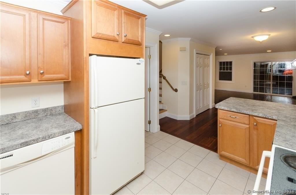 527 W Thames St Unit 27 #27 - Photo 5 of 27