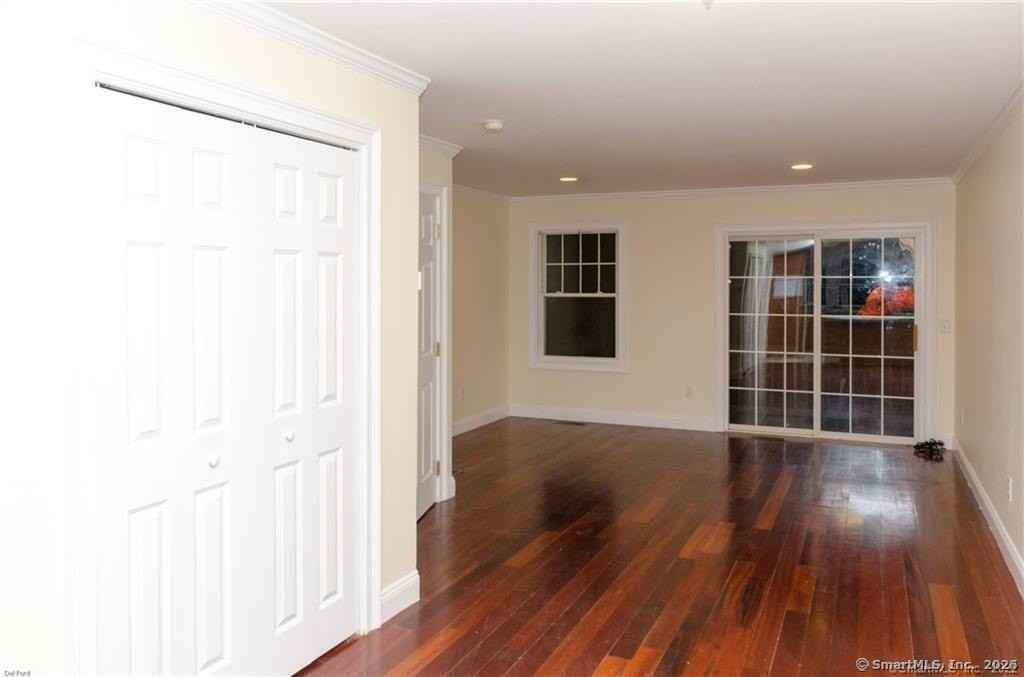 527 W Thames St Unit 27 #27 - Photo 7 of 27