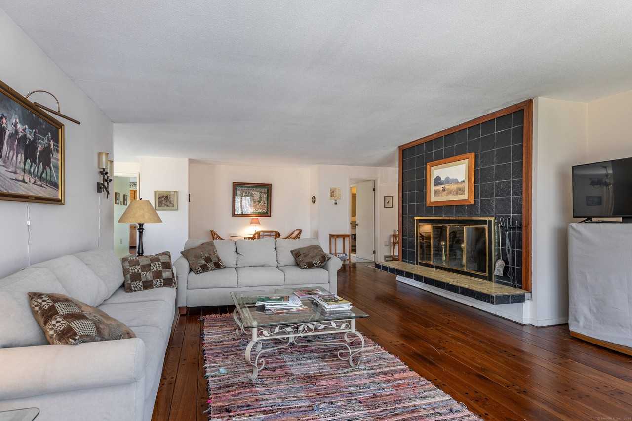 5 Joray Rd - Photo 2 of 13