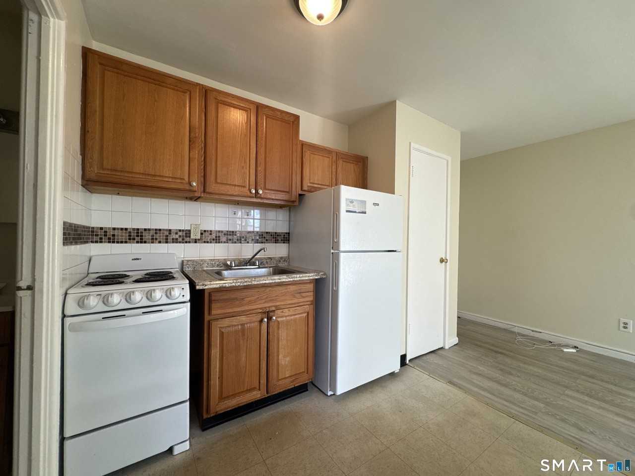 145 Cowles St Apt B3 #B3 - Photo 5 of 8