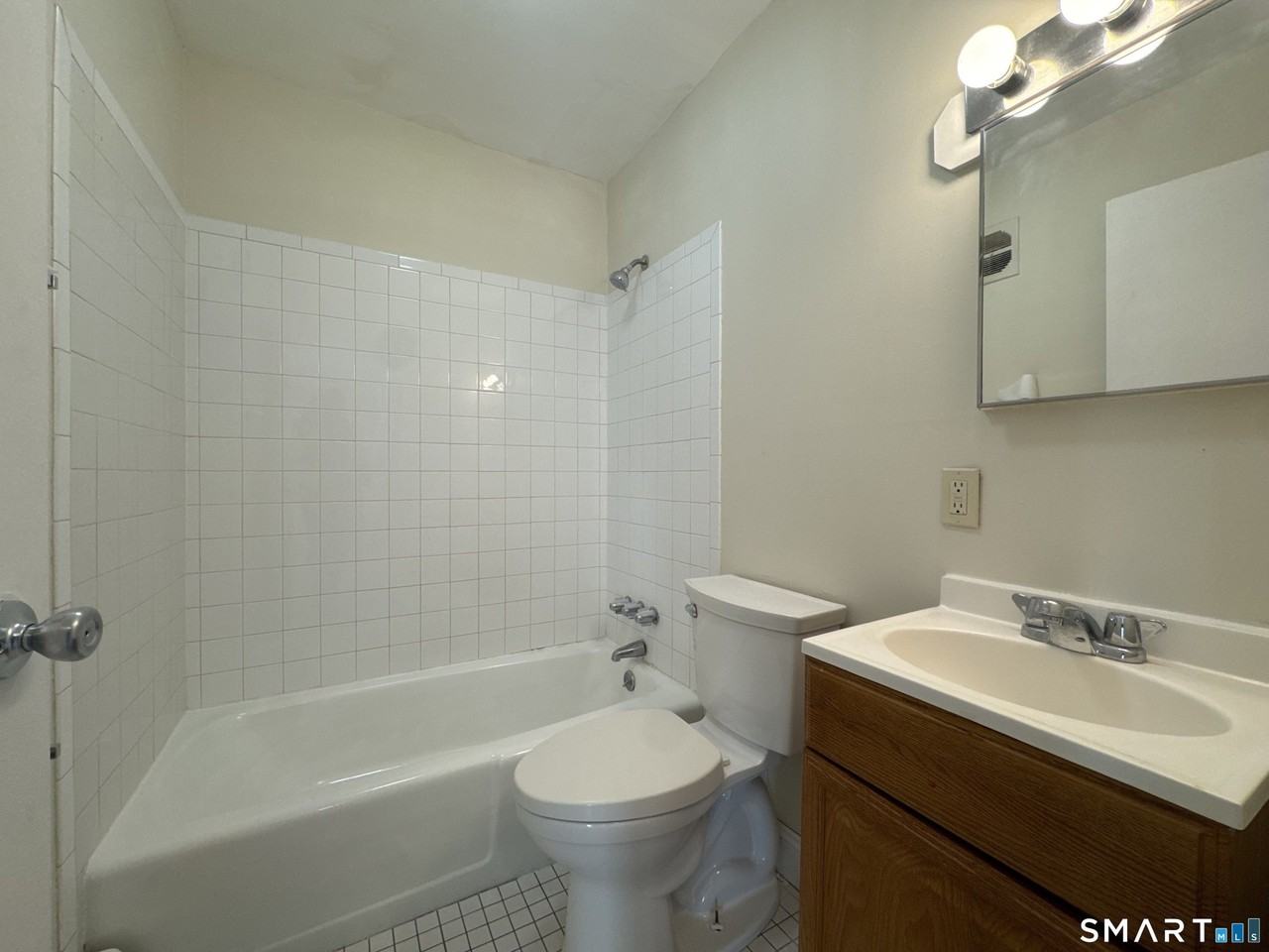 145 Cowles St Apt B3 #B3 - Photo 6 of 8